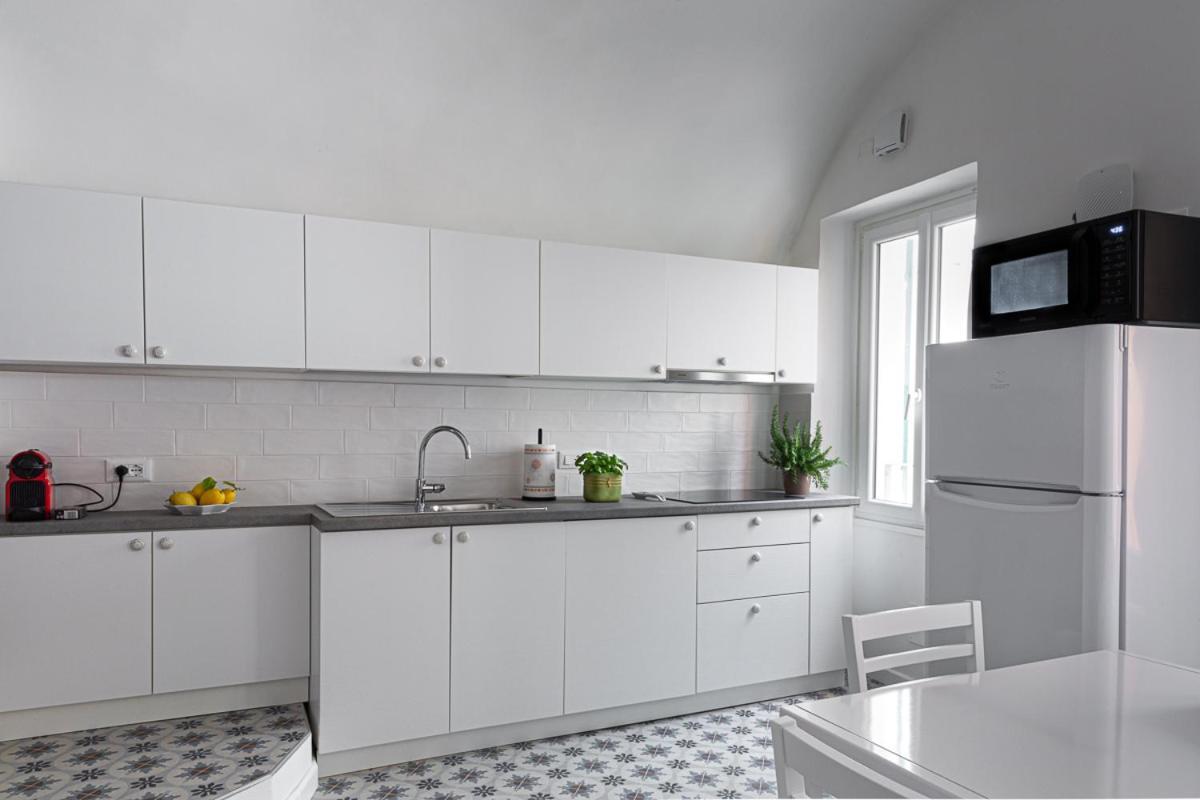Insapria, Caressa De Mae Apartment Bordighera Bagian luar foto